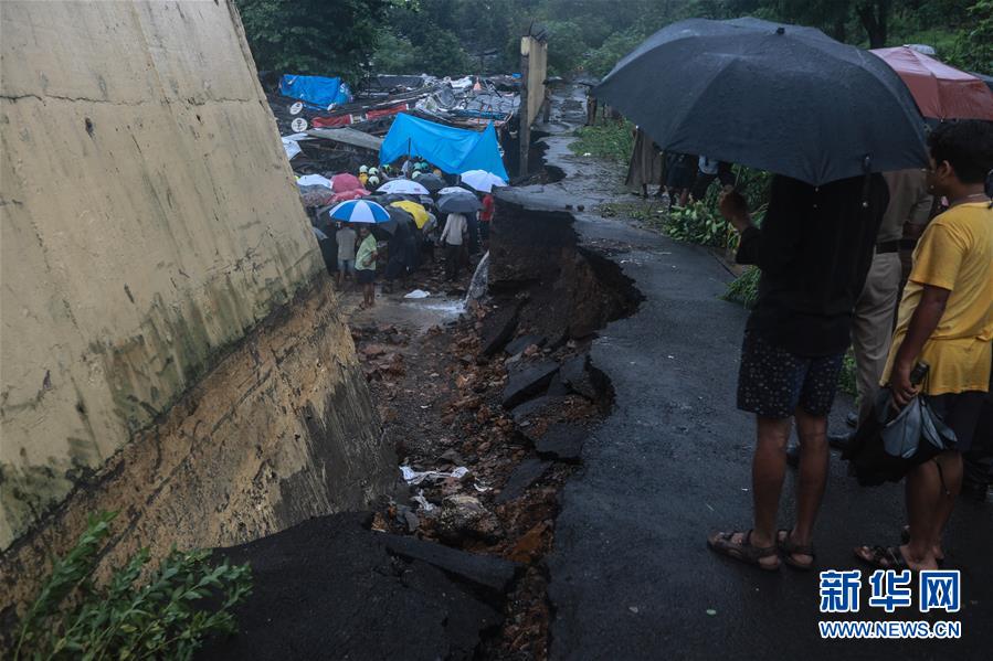 (國(guó)際)(4)印度孟買降雨引發(fā)墻體垮塌致16人死亡