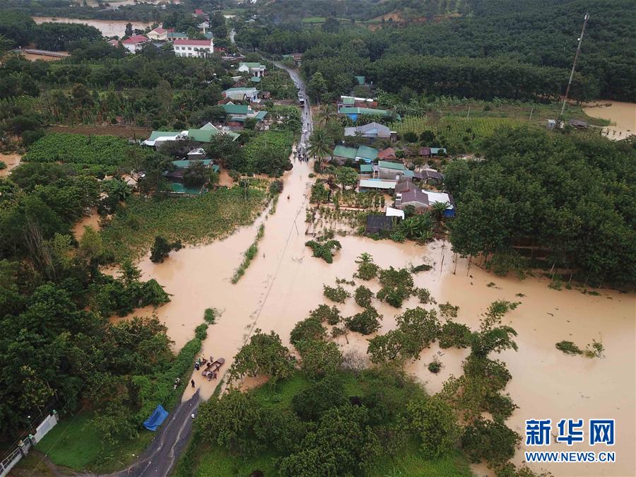 (國際)(2)越南西原地區(qū)洪水和山體滑坡致8人死亡