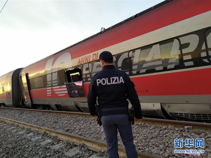 (國際)(3)意大利北部發(fā)生高鐵列車脫軌事故 兩人死亡多人受傷