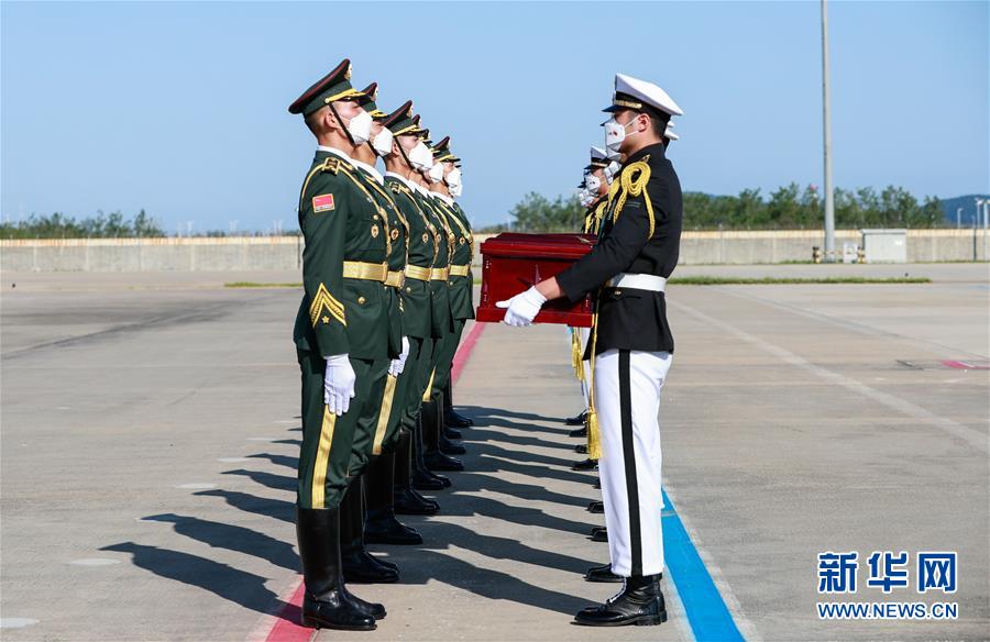 （國(guó)際）（2）第七批在韓中國(guó)人民志愿軍烈士遺骸交接儀式在韓國(guó)舉行